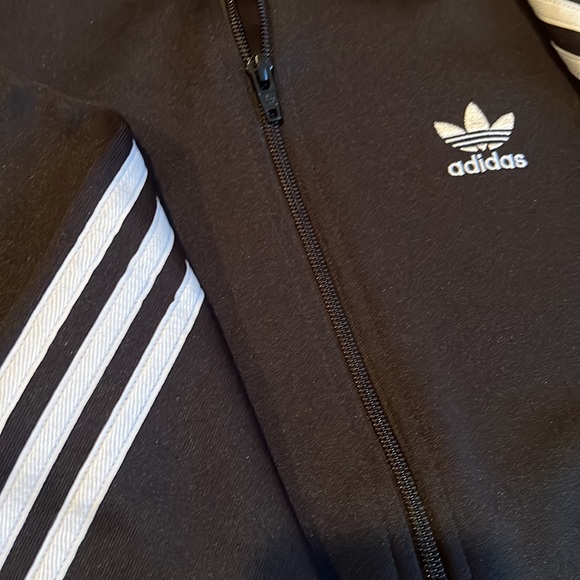 Adidas bomber jacket - super trendy and spices up any outfit! - Picture 3 of 3